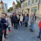 Kormedlemmer fra Mixdur samlet i gamlebyen i Tallinn, med Viruporten i bakgrunnen